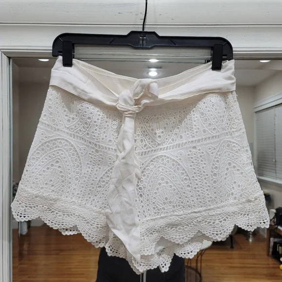 White Shorts Size M Crochet - Picture 1 of 6